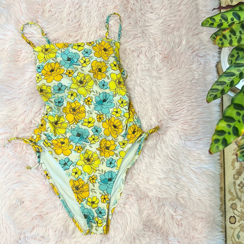 Xhilaration Yellow White Blue Rose Floral Ruched Side One Peice Swim‎ Suit Sz M